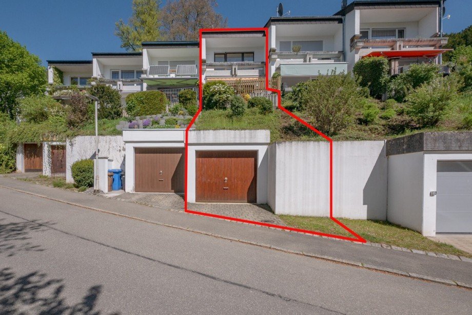 Aussenansicht mit Garage Reihenmittelhaus Schramberg