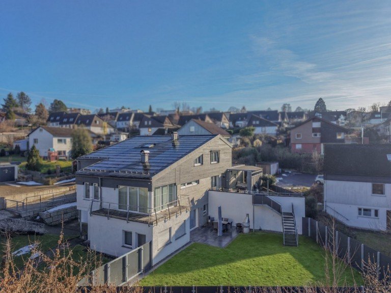 Au�enansicht Schramberg - Sulgen Zweifamilienhaus Viel Platz f�r die ganze Familie in Sulgen - gro�z�giges Haus mit Einliegerwohnung in TOP Lage!