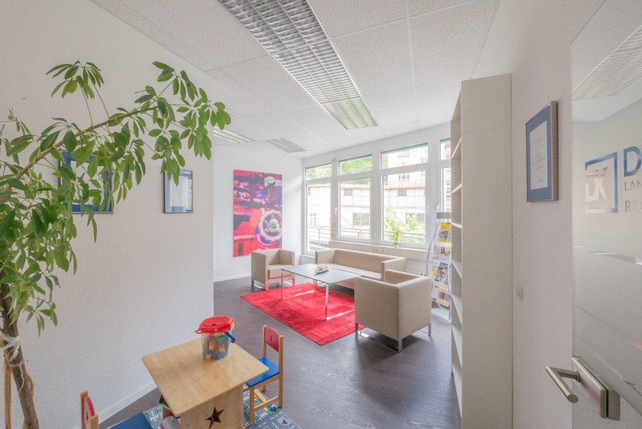 Wartezimmer B�rohaus Schramberg