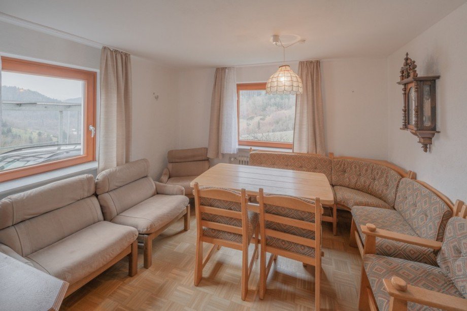 Wohn-Esszimmer Untergeschoss Zweifamilienhaus Schramberg