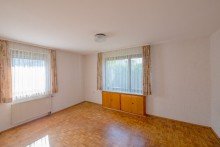 Zimmer Einfamilienhaus in begehrter Lage mit gro�z�gigem Garten