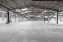 Halle Moderne Lagerhalle mit Ladebr�cken in Schramberg-Waldm�ssingen.