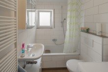 Badezimmer Wohnen mit Schwarzwaldblick - gepflegte 2,5-Zimmer-Wohnung mit Terrasse