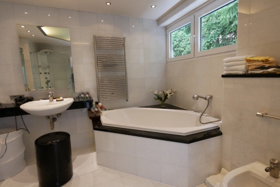 Badezimmer EG Einfamilienhaus V�hrenbach