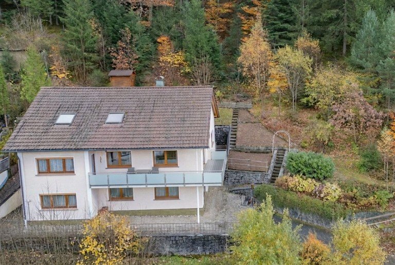 Au�enansicht Lauterbach Einfamilienhaus Gro�z�giges Einfamilienhaus mit herrlichem Ausblick ins Gr�ne
