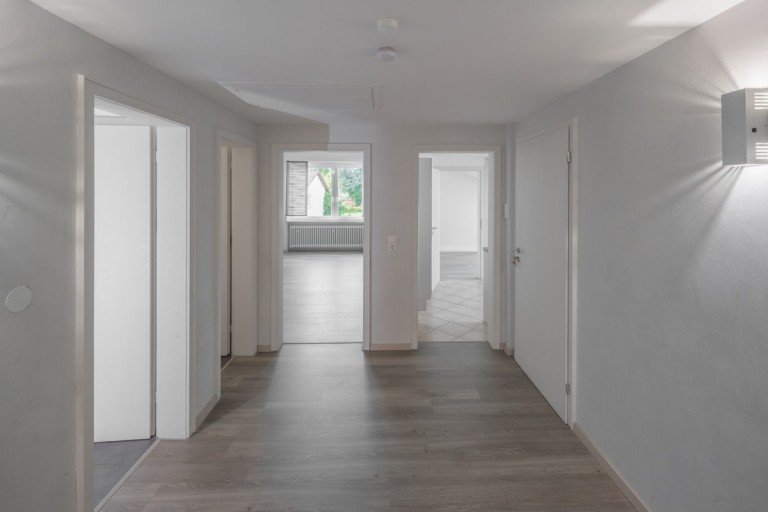 Diele Schramberg - Sulgen Dachgeschosswohnung Sch�ne 4-Zimmer-Wohnung mit Garage in ruhiger Sonnenlage von Sulgen zu verkaufen