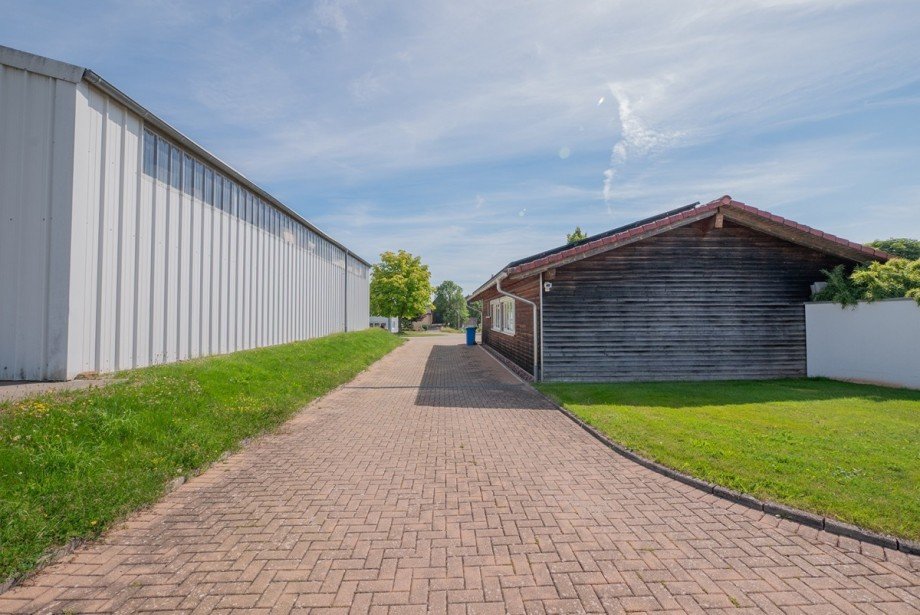 Zufahrt Parkplatz B�rofl�che Hardt