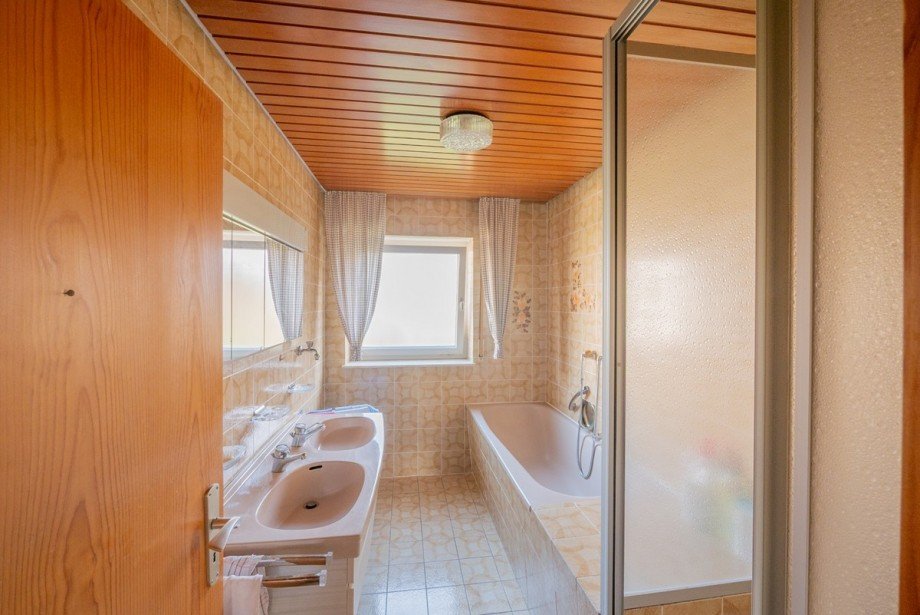 Badezimmer DG Zweifamilienhaus Schramberg