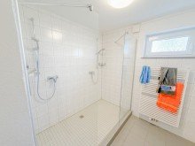 Duschen Moderne Produktionshalle mit B�rotrakt zu verkaufen!