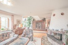 Wohnzimmer NEUER PREIS!
Traumhaftes Einfamilienhaus mit Einliegerwohnung und tollem Garten zu verkaufen!
