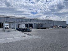 Ladebr�cke Moderne Lagerhalle mit Ladebr�cken in Schramberg-Waldm�ssingen.