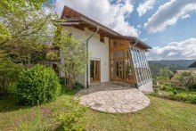 Au�enansicht NEUER PREIS!
Traumhaftes Einfamilienhaus mit Einliegerwohnung und tollem Garten zu verkaufen!