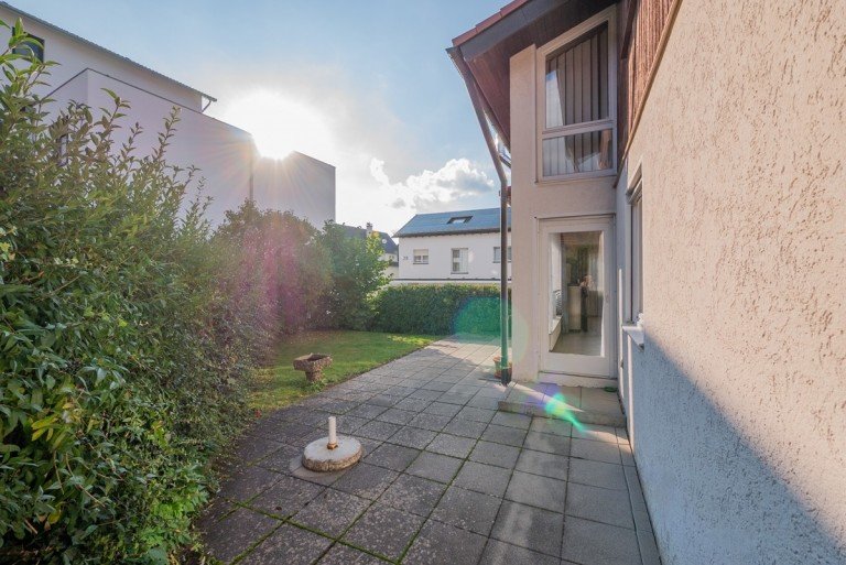 Terrasse Schramberg - Sulgen Zweifamilienhaus Begehrte Wohnlage trifft vielseitige Nutzung! Zweifamilienhaus mit Praxisfl�che zu verkaufen!