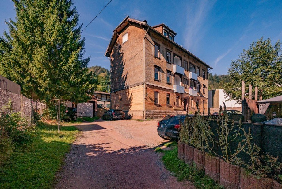 Hofeinfahrt Mehrfamilienhaus Schramberg