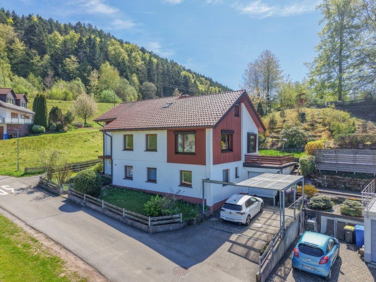 Au�enansicht Schramberg Zweifamilienhaus Ruhig gelegenes Einfamilienhaus mit Einliegerwohnung in wundersch�ner Aussichtslage zu verkaufen