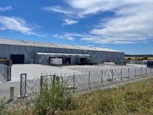 Au�enansicht Moderne Lagerhalle mit Ladebr�cken in Schramberg-Waldm�ssingen.