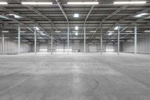 Halle Moderne Lagerhalle mit Ladebr�cken in Schramberg-Waldm�ssingen.