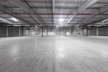 Halle Moderne Lagerhalle mit Ladebr�cken in Schramberg-Waldm�ssingen.