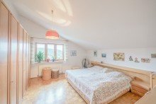 Schlafzimmer NEUER PREIS!
Traumhaftes Einfamilienhaus mit Einliegerwohnung und tollem Garten zu verkaufen!