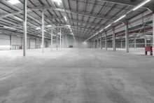 Halle Moderne Lagerhalle mit Ladebr�cken in Schramberg-Waldm�ssingen.