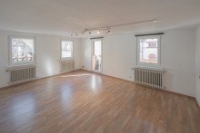 Schlafzimmer Zentrale, gro�z�gige Wohnung mit viel Potenzial