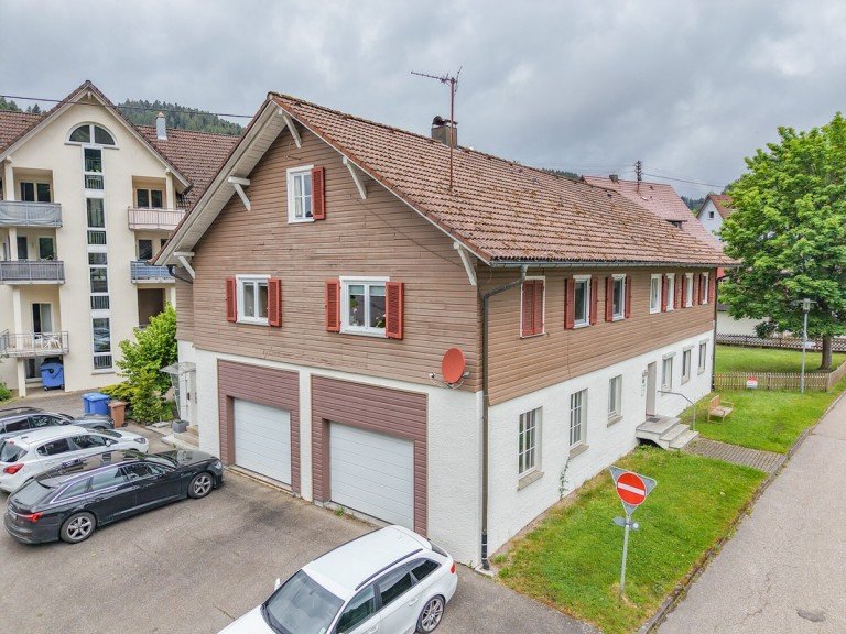Au�enansicht Schenkenzell Mehrfamilienhaus Vielseitiges 3-Familienhaus mit viel Platz in Schenkenzell als Kapitalanlage