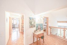 Galerie DG NEUER PREIS!
Traumhaftes Einfamilienhaus mit Einliegerwohnung und tollem Garten zu verkaufen!