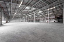 Halle Moderne Lagerhalle mit Ladebr�cken in Schramberg-Waldm�ssingen.