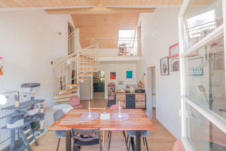 Wohn-/ Essbereich Tennenbronn Maisonettewohnung Sch�ne 6 Zimmer Maisonette Wohnung mit 2 Balkonen in Tennenbronn zu vermieten!