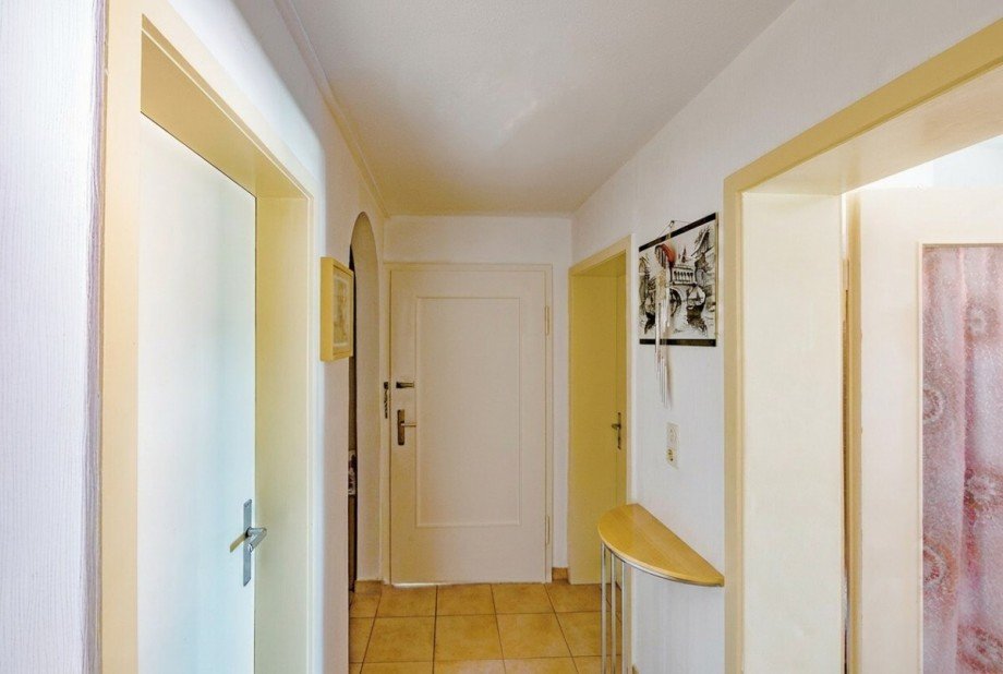 Flur (KI-�berarbeitet) Etagenwohnung Schramberg