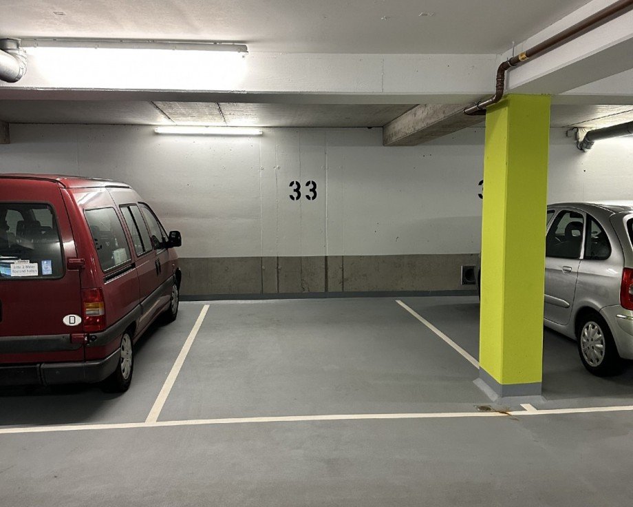 E 33 PKW Stellplatz Tiefgarage Schramberg