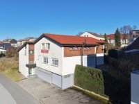 Bild (df4c0a7d4ee1f6e179d5faf69c0679e4): Begehrte Wohnlage trifft vielseitige Nutzung ? Zweifamilienhaus mit Praxisfl�che zu verkaufen!