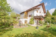 Au�enansicht NEUER PREIS!
Traumhaftes Einfamilienhaus mit Einliegerwohnung und tollem Garten zu verkaufen!