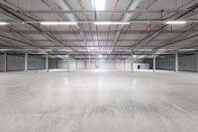 Halle Moderne Lagerhalle mit Ladebr�cken in Schramberg-Waldm�ssingen.