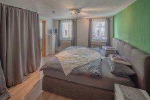 Schlafzimmer Zentrale, gro�z�gige Wohnung mit viel Potenzial