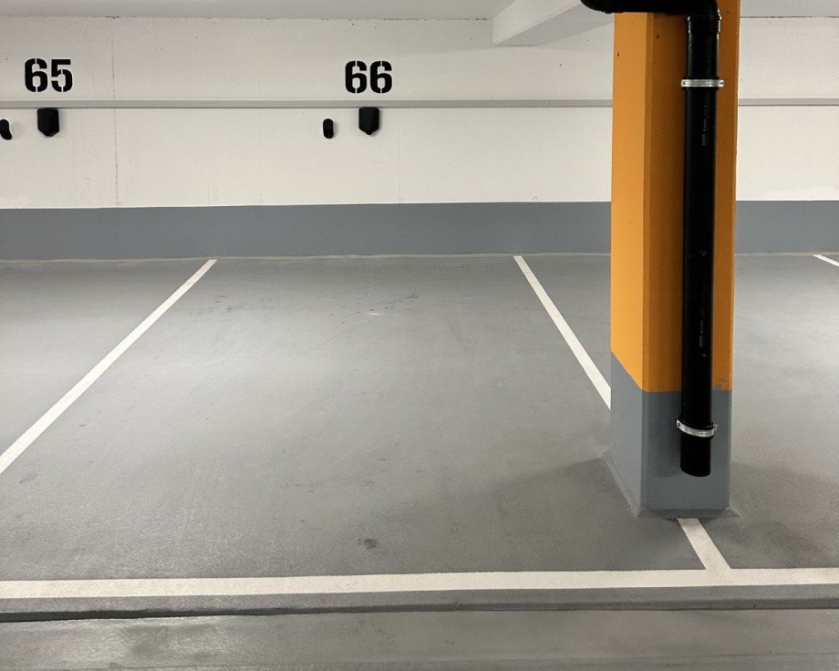 P 66 mit Wallbox Tiefgarage Schramberg