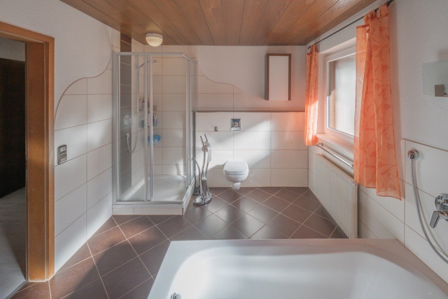 Badezimmer 2.OG Zweifamilienhaus Lauterbach